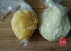 广式奶油椰汁蛋黄馅月饼的做法图解6