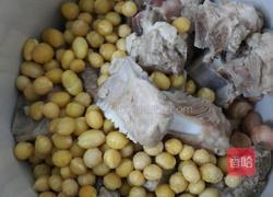 花生黄豆排骨汤的做法图解3