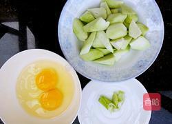 丝瓜炒鸡蛋的做法图解1