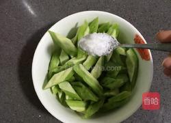 牛肉炒苦瓜的做法图解1