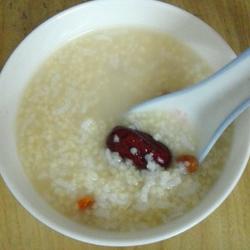 红枣枸杞小米粥的做法[图]