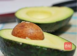 鸡蛋焗烤牛油果的做法图解1