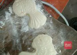 Illustration of how to make fish cakes 3