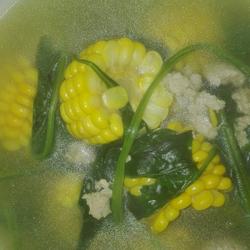 玉米菠菜丸子汤的做法[图]