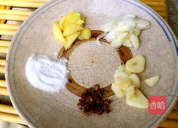 平菇土鸡汤煲的做法图解4