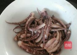 韭菜爆炒鱿鱼须的做法图解3