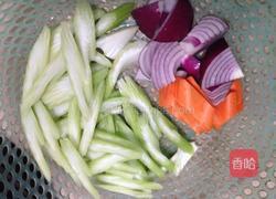 鱿鱼炒香芹的做法图解2