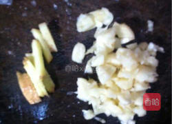 鱿鱼炒香芹的做法图解3