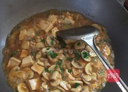 蘑菇炒豆腐的做法图解3