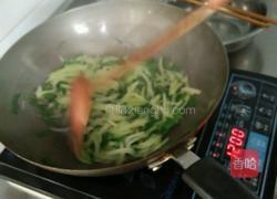 葱炒洋瓜丝的做法图解6