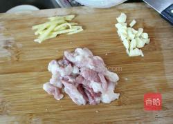 青菜炒肉片的做法图解1