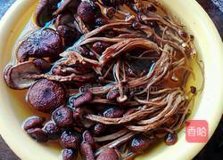 养胃阹湿鸡汤的做法图解1