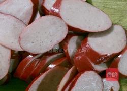 青椒蒜叶炒红肠的做法图解1