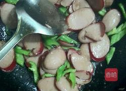 青椒蒜叶炒红肠的做法图解5