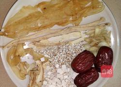 花胶炖鸡滋补汤的做法图解1