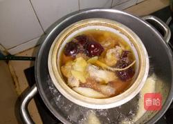 花胶炖鸡滋补汤的做法图解2