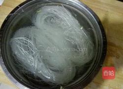 包菜粉丝炒鸡蛋的做法图解1