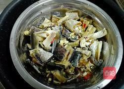 蒜蓉豉汁蒸鲮鱼干的做法图解4