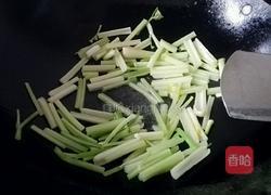 芹菜炒河粉的做法图解4