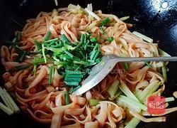 芹菜炒河粉的做法图解7