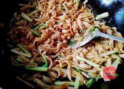 芹菜炒河粉的做法图解8