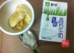 牛奶炖花胶的做法图解1