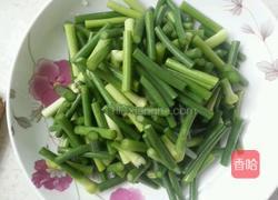 蒜台炒肉的做法图解1