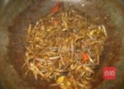 辣椒炒小鱼干的做法图解4