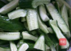 凉拌小黄瓜的做法图解2