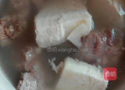  葛根红萝卜猪骨汤的做法图解3