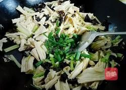 芹菜木耳炒腐竹的做法图解8