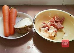 胡萝卜淮山筒骨汤的做法图解1