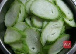 菜脯蒜香丝瓜的做法图解2