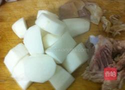 萝卜鱿鱼龙骨汤的做法图解3