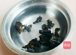 肉末木耳胡萝卜丝的做法图解2