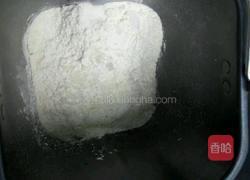 口菇培根蜜汁火腿肠披萨的做法图解2