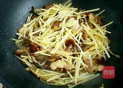 榛蘑炒土豆的做法图解6