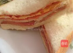 Illustration of how to make egg and ham sandwich 8