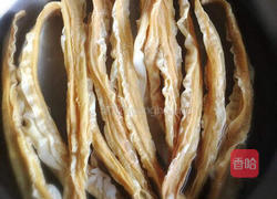 腐竹炒肉片的做法图解1