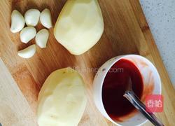 茄汁土豆块的做法图解1