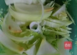 猪肉圆白菜馅饼的做法图解2