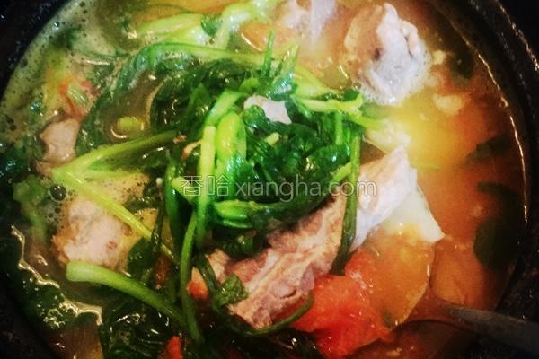 鸡毛菜番茄土豆小排汤