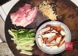 芹菜香干炒肉！的做法图解4