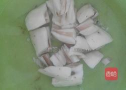 鲜藕黄花菜龙骨汤的做法图解2