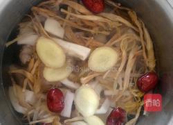 鲜藕黄花菜龙骨汤的做法图解5
