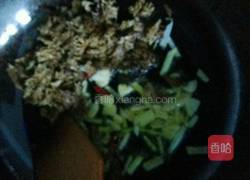 扫帚蘑炒土豆片的做法图解6