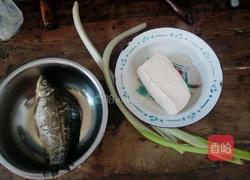 鲫鱼豆腐汤的做法图解1