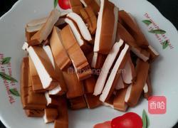 熏干炒香芹的做法图解2