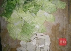 白菜炖粉条豆腐的做法图解2