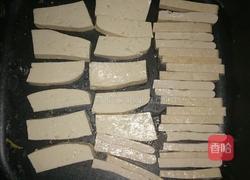 穆氏煎鱼肉泥膘肠(搭剔骨胡椒鱼排)的做法图解1